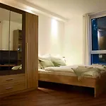 Stilvolle Mit Balkon & Parkplatz * Rostock