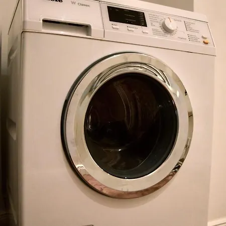 Stilvolle Mit Balkon & Parkplatz Apartment