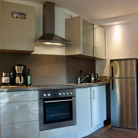 Apartment Stilvolle Mit Balkon & Parkplatz *