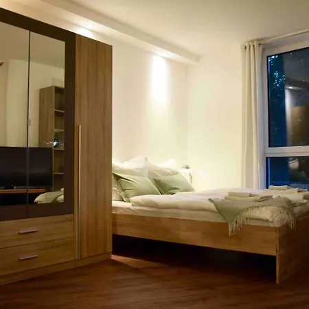 Stilvolle Mit Balkon & Parkplatz * רוסטוק